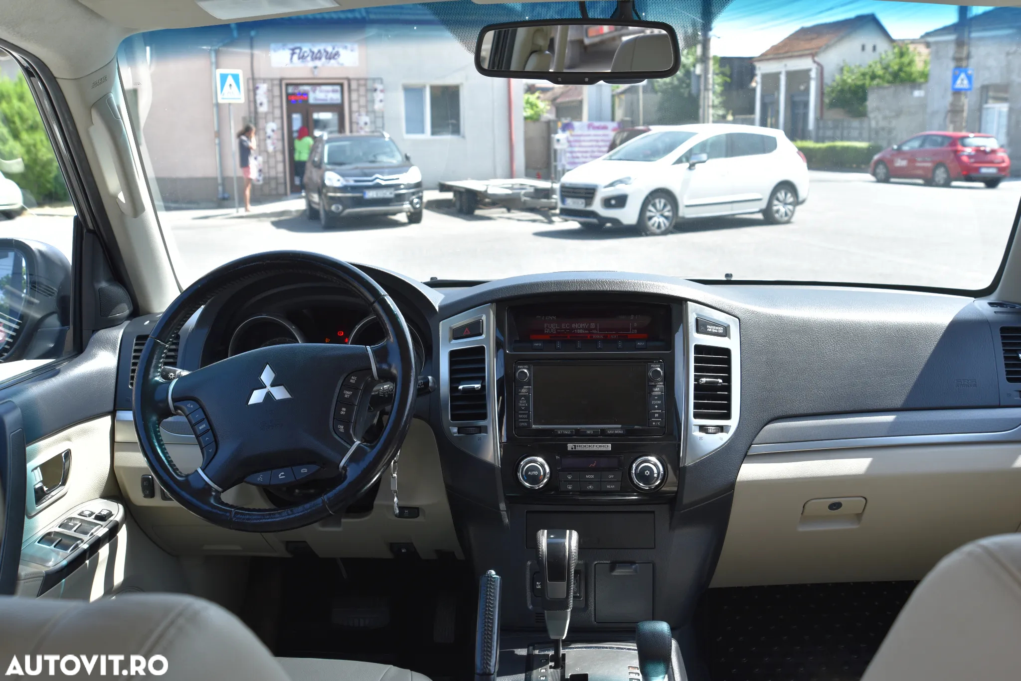 Mitsubishi Pajero - 10