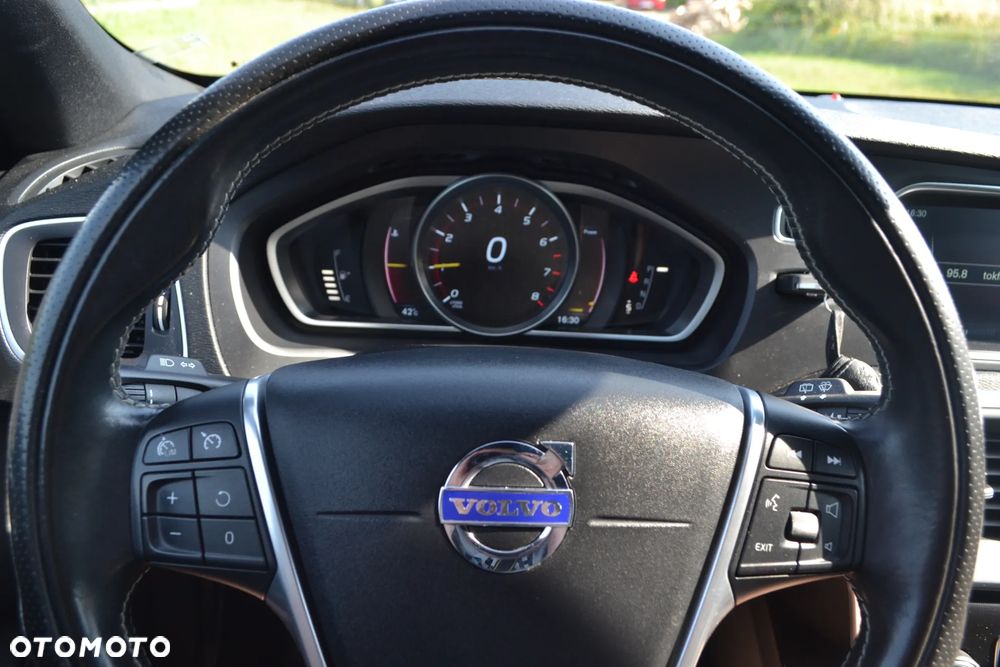 Volvo V40 T3 Drive-E R-Design Momentum - 17