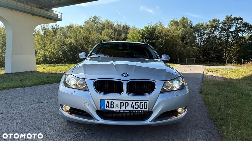 BMW Seria 3 320d xDrive - 33