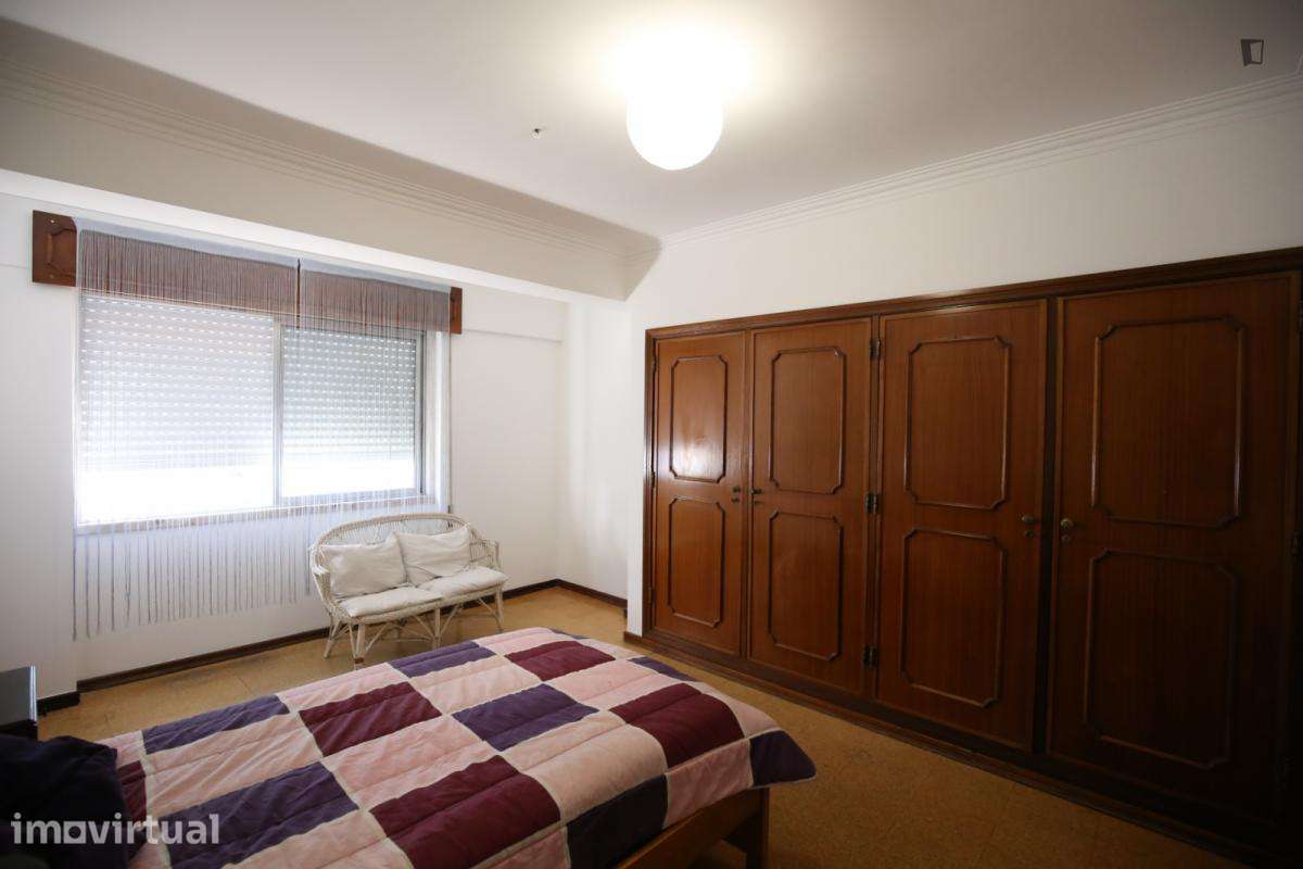 Quarto - localizado em Benfica Lisbon - Grande imagem: 5/15