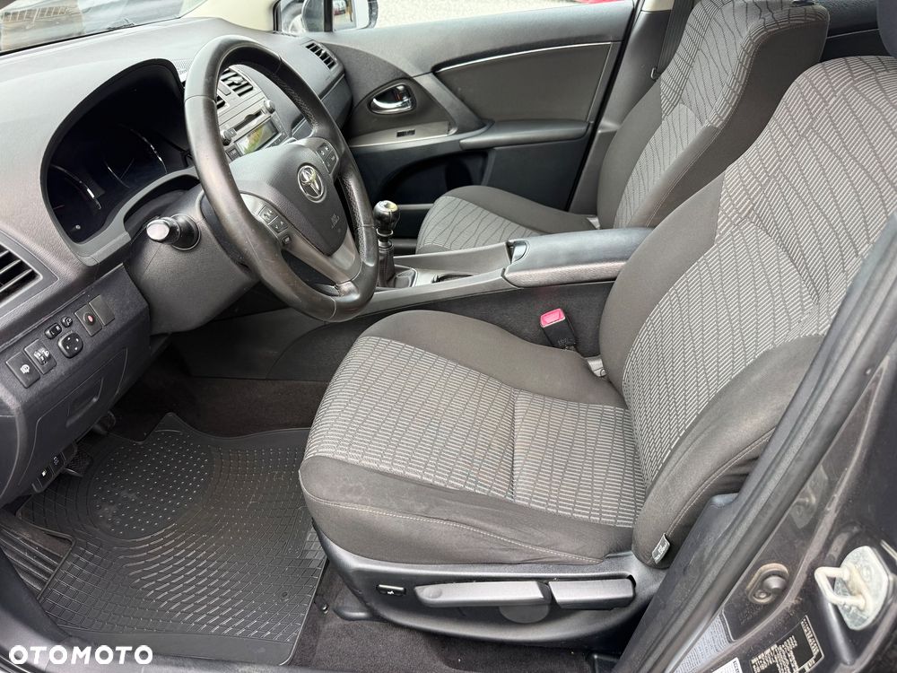 Toyota Avensis - 19