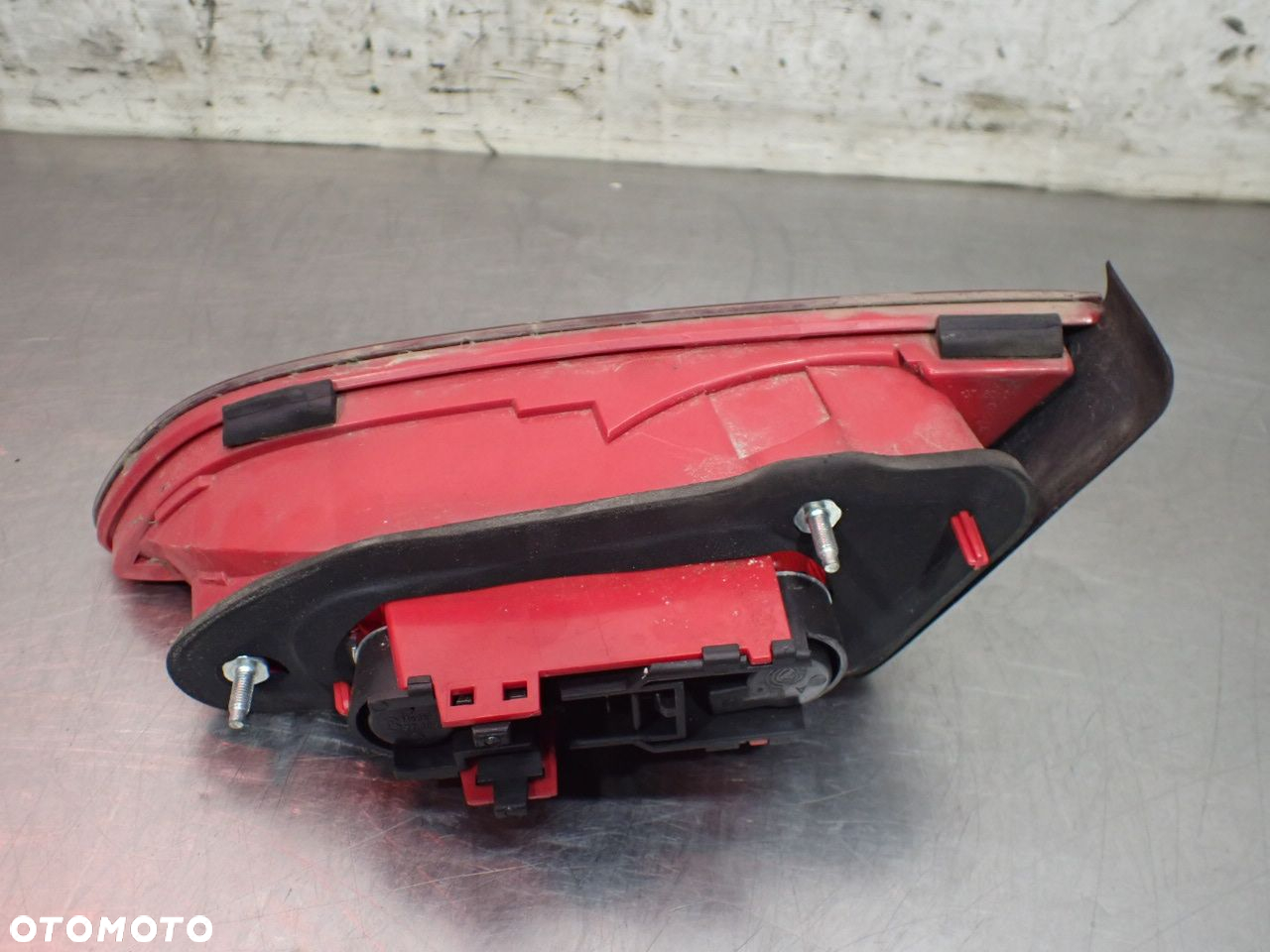 LAMPA LEWA TYLNA W KLAPIE ALFA ROMEO 159 SPORTWAGON - 3