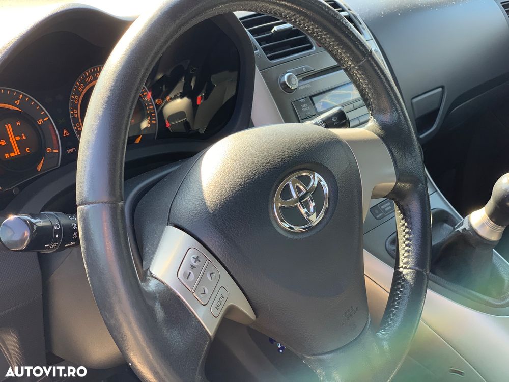 Toyota Auris 1.4 D-4D Luna - 11