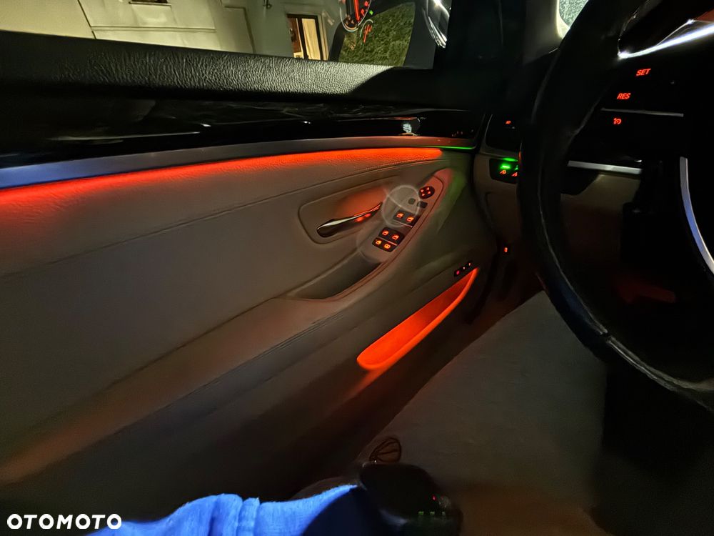 BMW Seria 5 535i xDrive Sport-Aut Luxury Line - 29