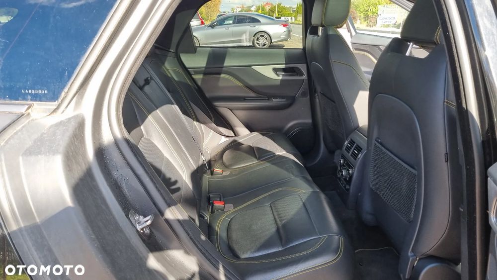 Jaguar F-Pace 30d AWD 300 Sport - 32