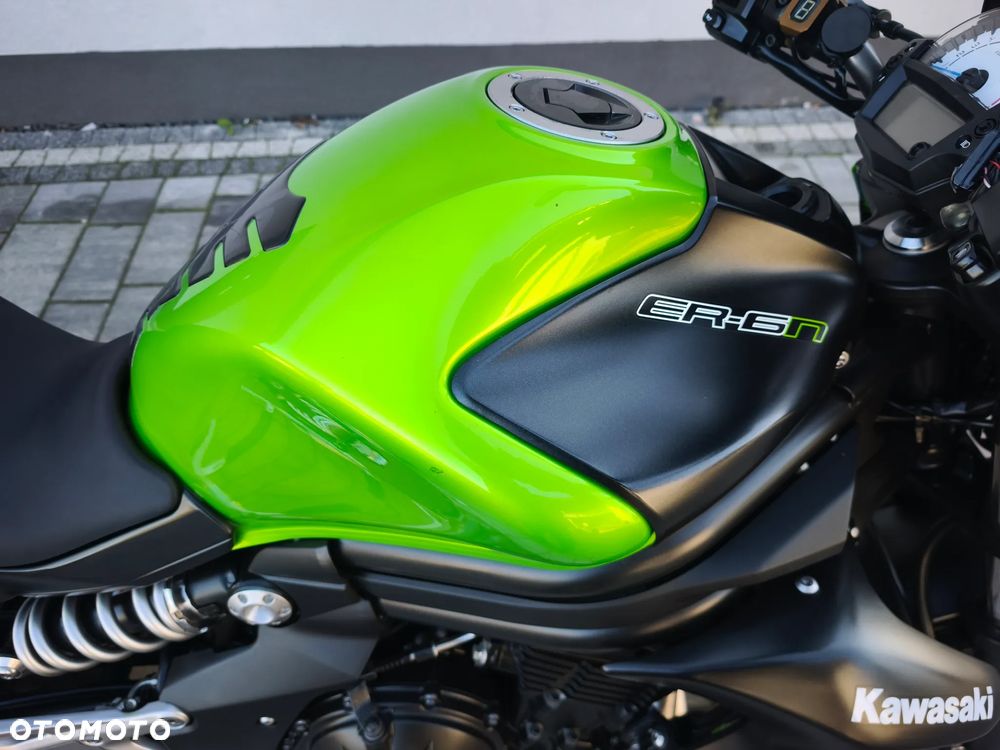 Kawasaki ER - 27