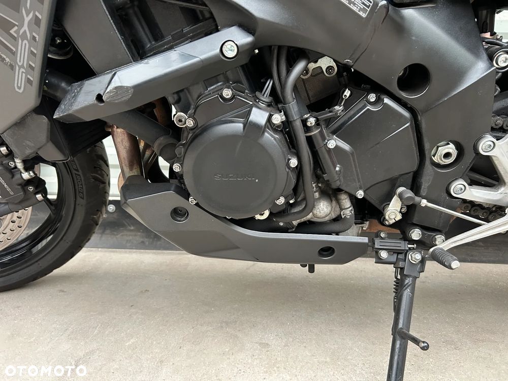 Suzuki GSX - 6