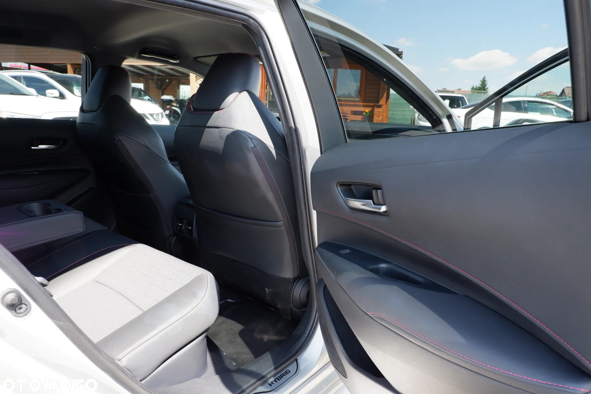 Toyota Corolla 2.0 Hybrid Executive - 11