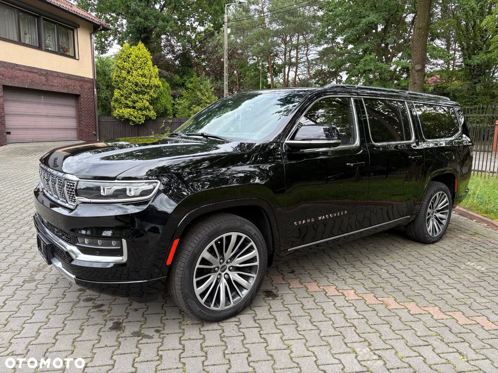 Jeep Grand Wagoneer - 13