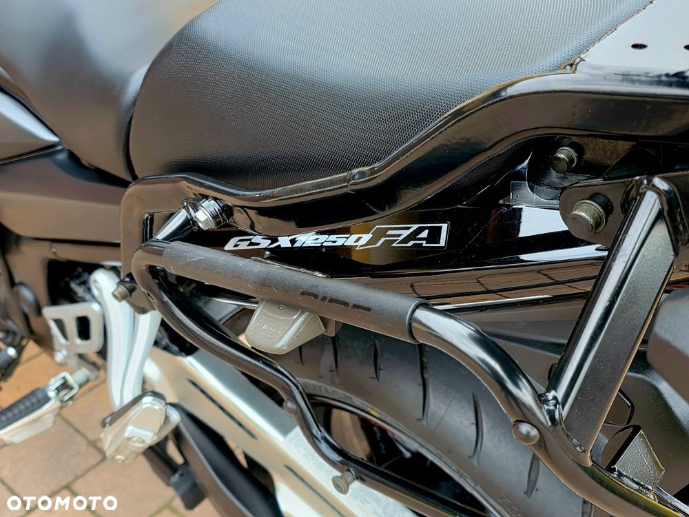 Suzuki GSX - 23