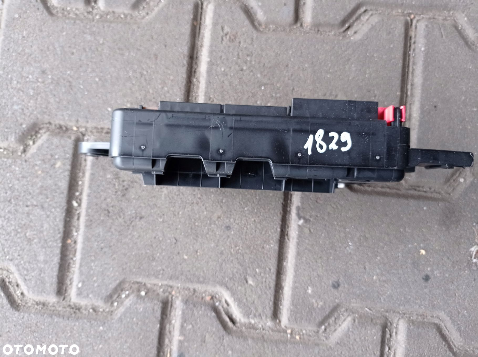 BMW F20 SKRZYNKA BEZPIECZNIKI 92611102 - 2