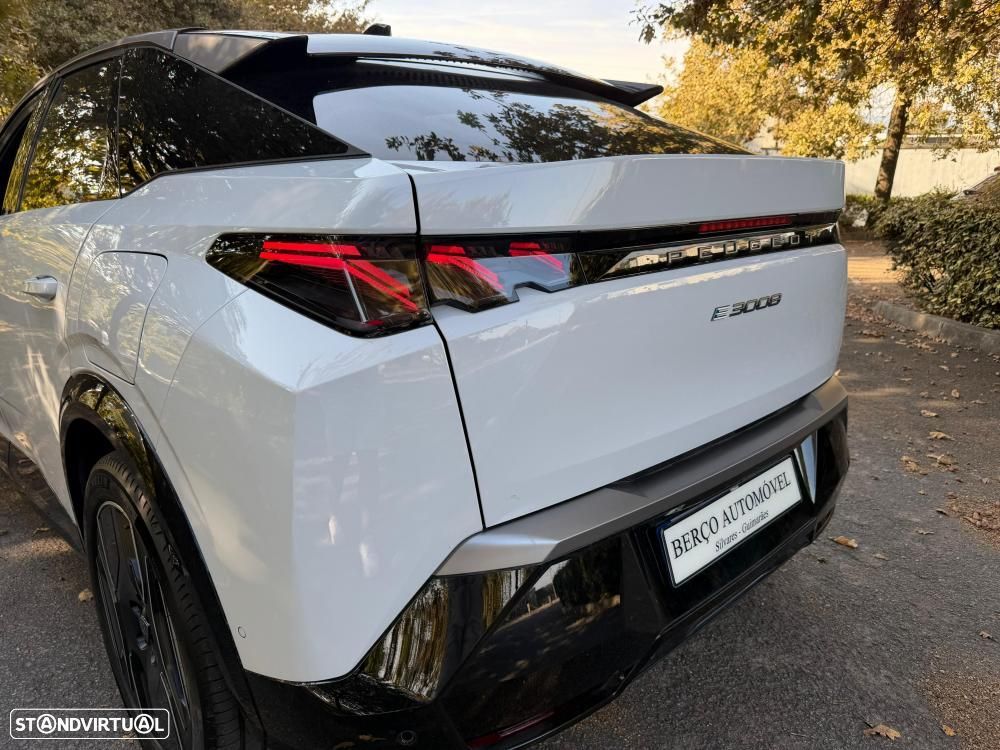Peugeot E-3008 73 kWh GT - 11