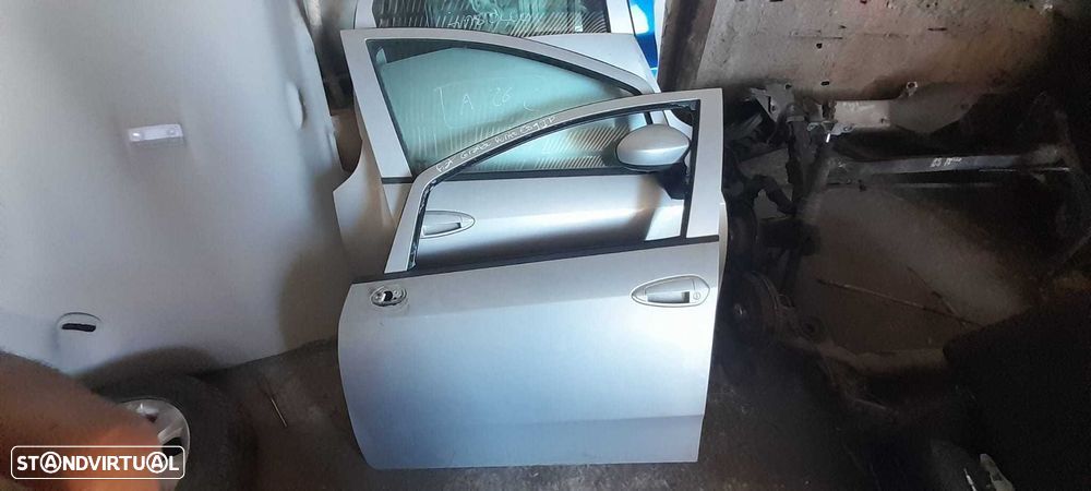 Porta frente esquerda fiat grande punto de 2012 - 1