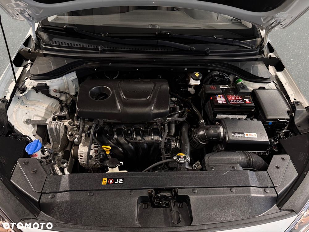 Hyundai Elantra - 24