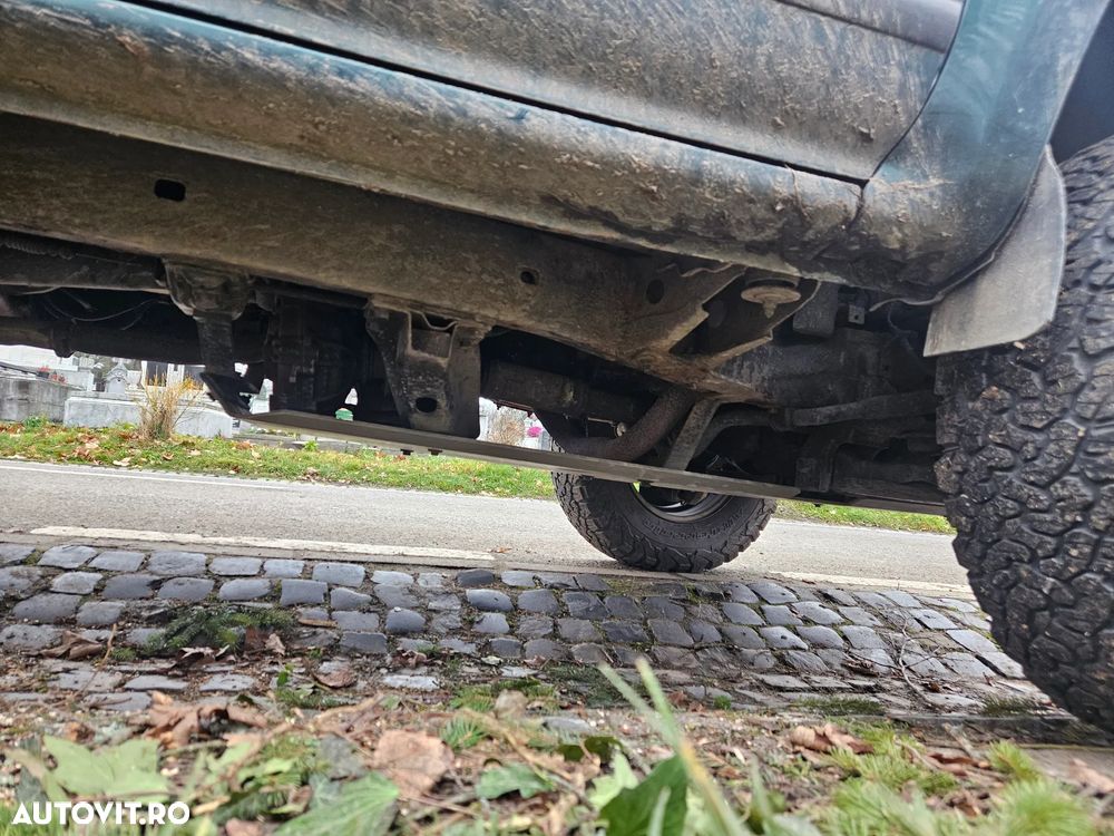 Toyota Hilux 4x4 Double Cab - 12