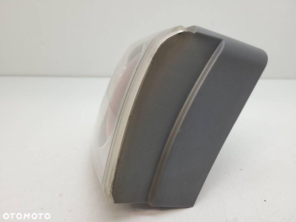 LAMPA TYŁ LEWA MAZDA 2 DY BIAŁA EUROPA 6M7113405AF - 3