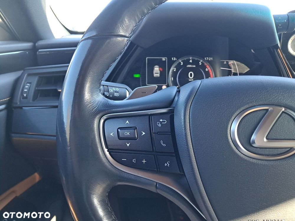 Lexus ES 300h Business Edition - 21