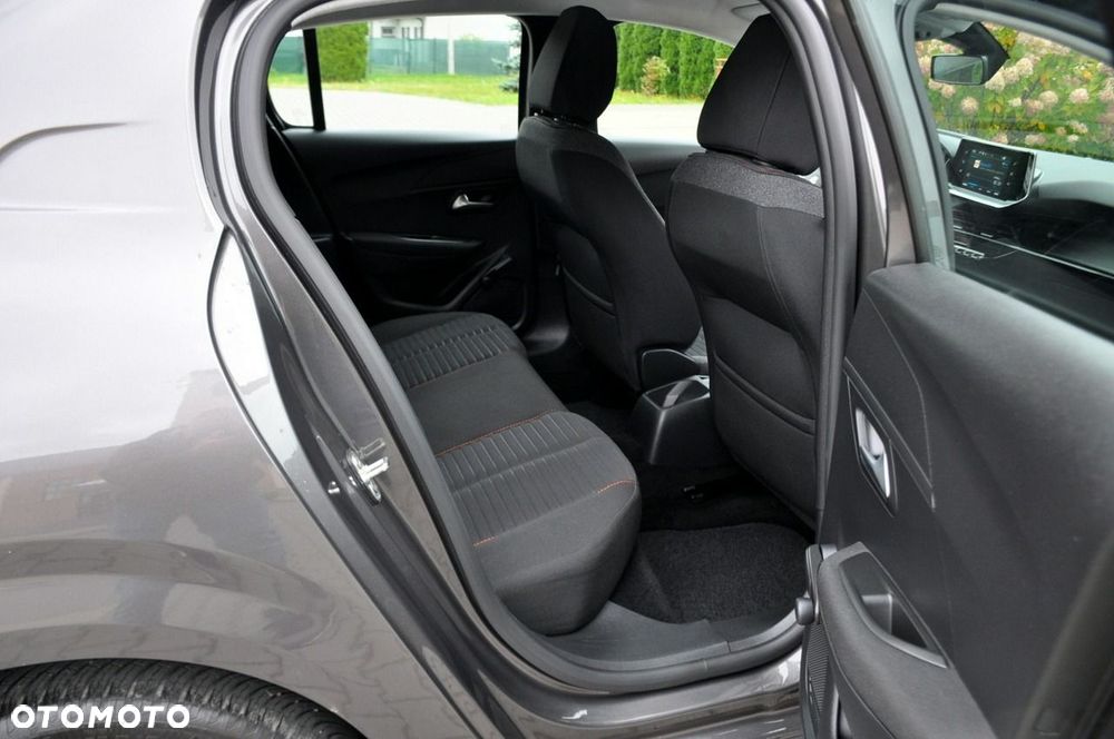 Peugeot 208 - 19