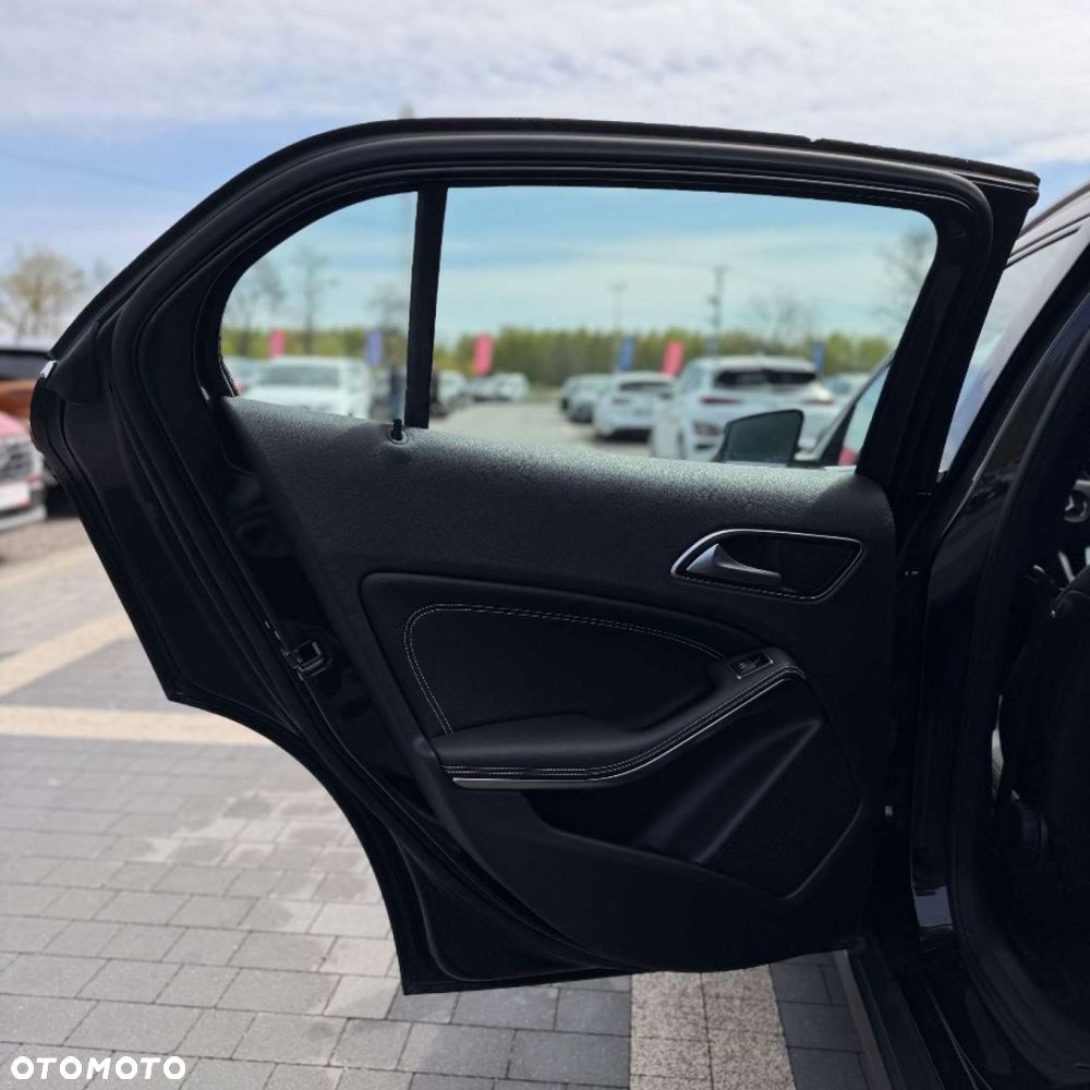 Mercedes-Benz GLA - 16