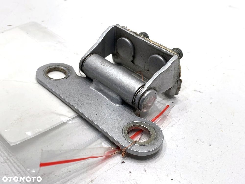 ZAWIAS KLAPY PRAWY TYŁ  TOYOTA AURIS (_E18_) 2012 - 2018 1.6 (ZRE181_, ZRE185_) 97 kW [132 KM] - 2