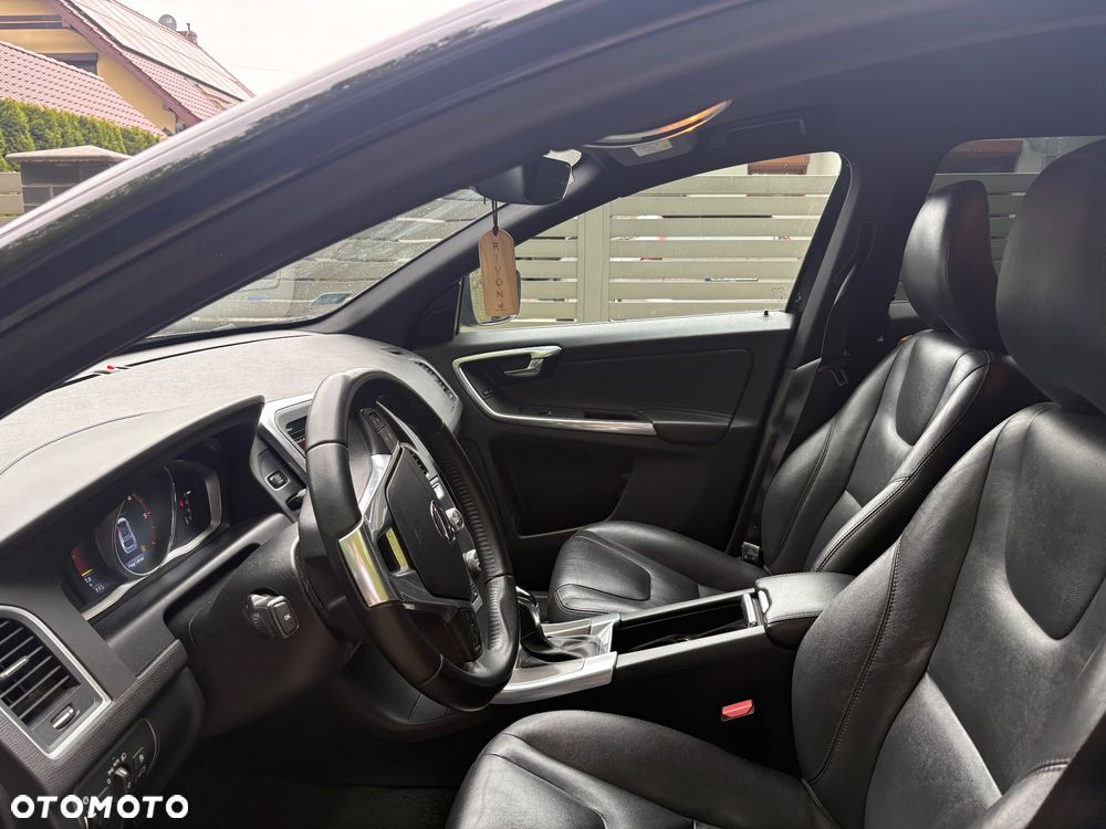 Volvo XC 60 D5 AWD Momentum - 9
