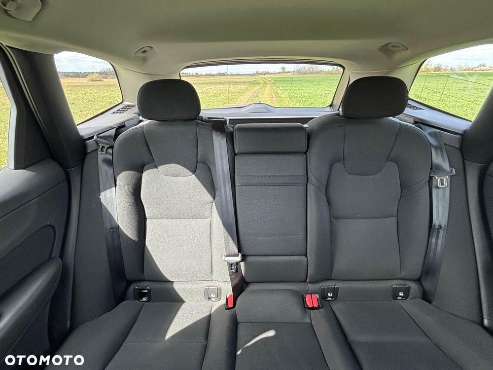 Volvo XC 60 B4 B Momentum - 17