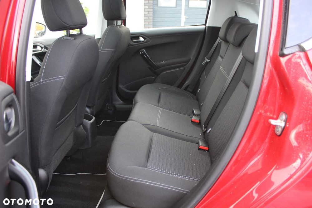Peugeot 208 - 24