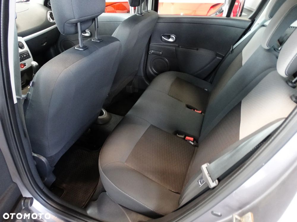 Renault Clio 1.2 16V Authentique - 21