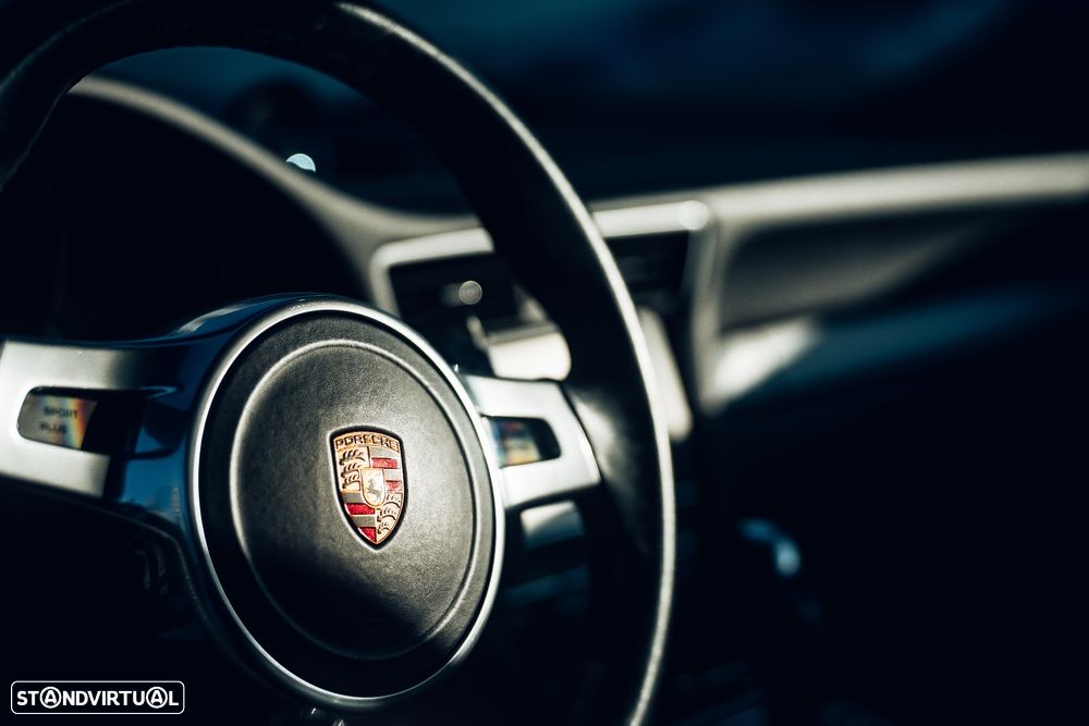 Porsche 911 (991) Carrera 4 GTS PDK - 19