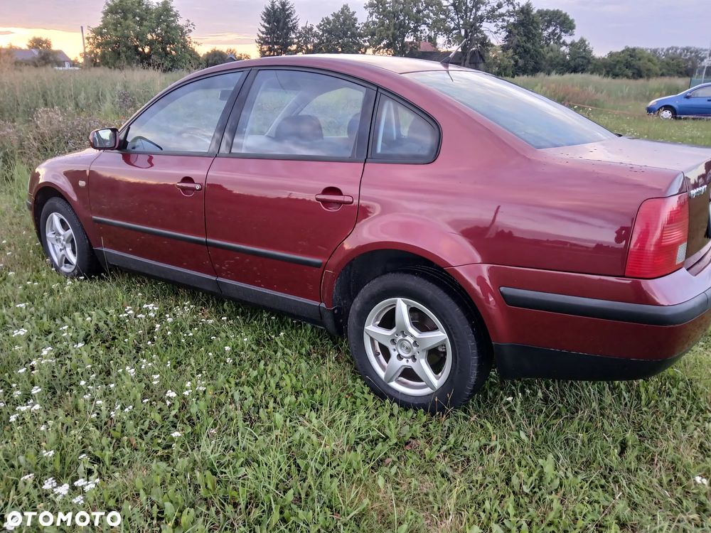 Volkswagen Passat 1.8 Comfortline - 11