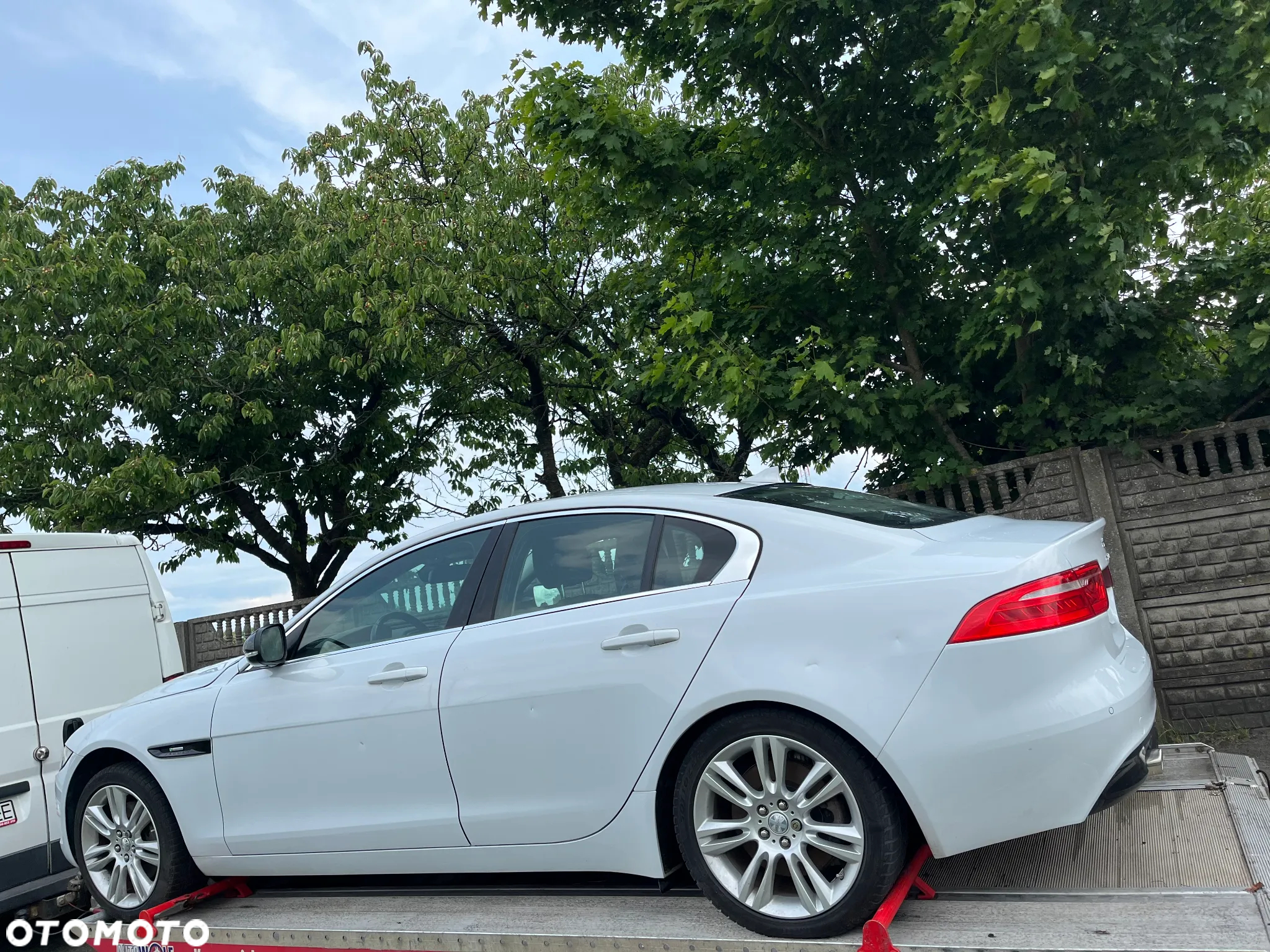 Jaguar XE 2.0 T R-Sport - 2