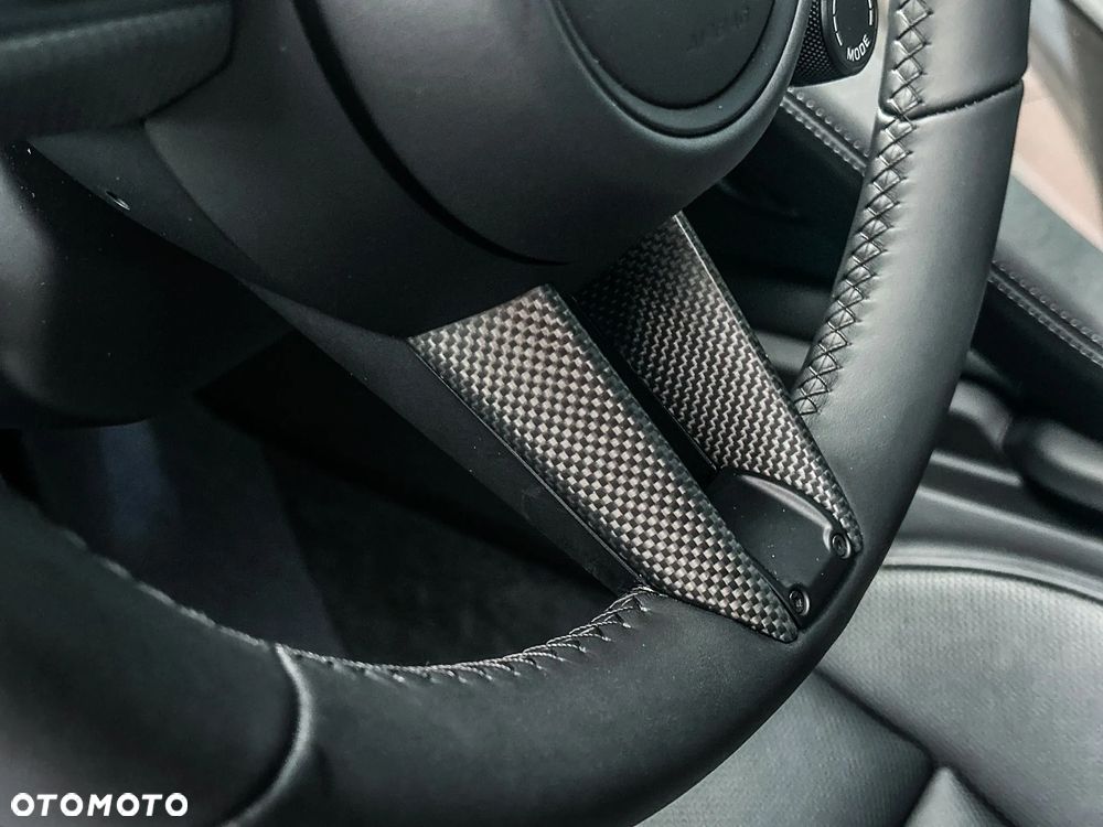 Porsche Taycan 105kWh Black Edition - 16