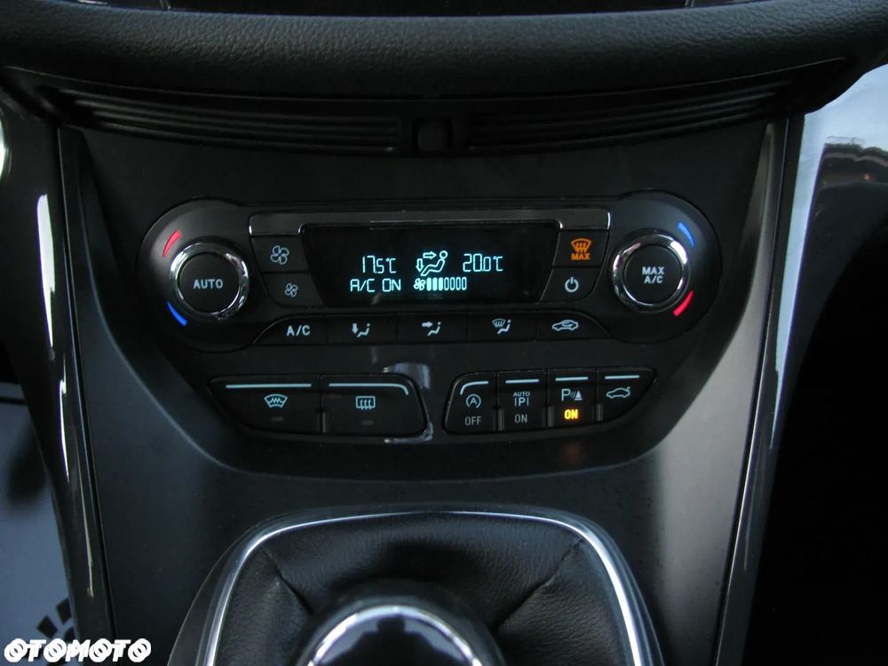 Ford Kuga 2.0 TDCi 2x4 Titanium - 20