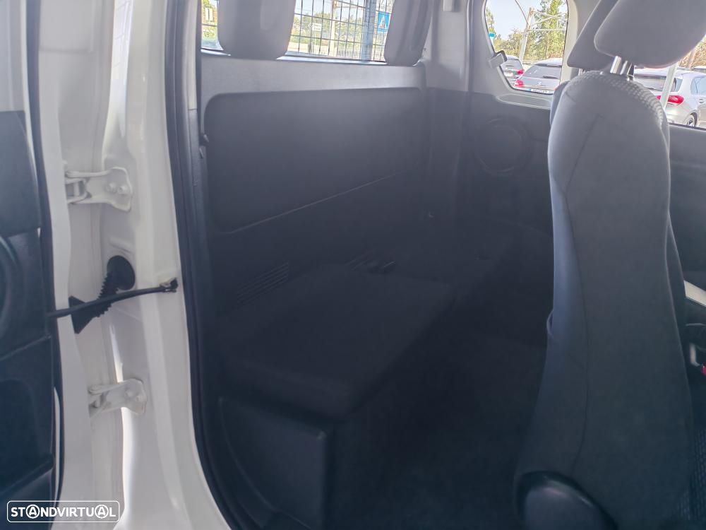 Toyota Hilux 2.4 D-4D 4WD CE 3L - 12