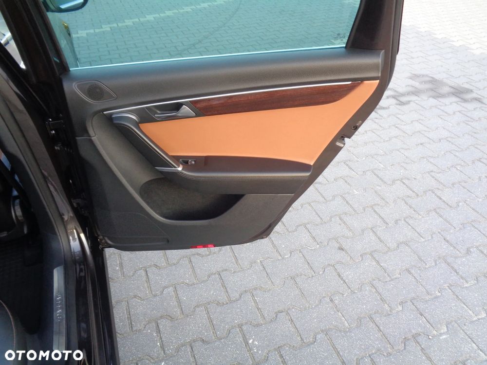 Volkswagen Passat 2.0 TDI DPF Highline - 25