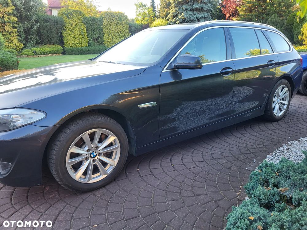 BMW Seria 5 525d - 13