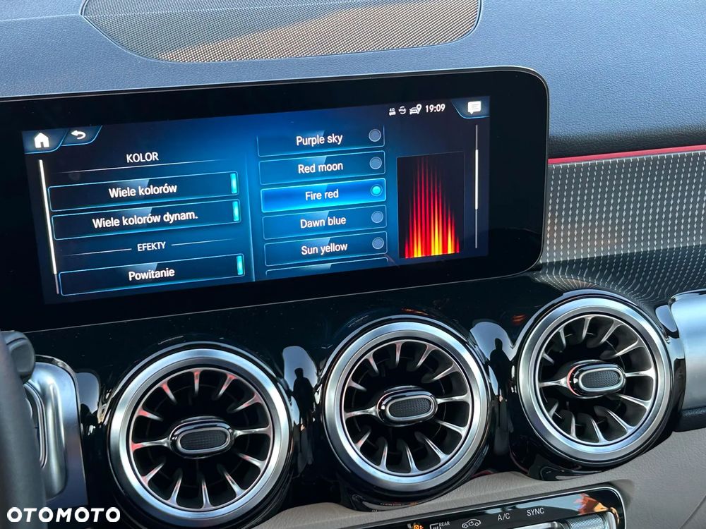 Mercedes-Benz GLB - 34