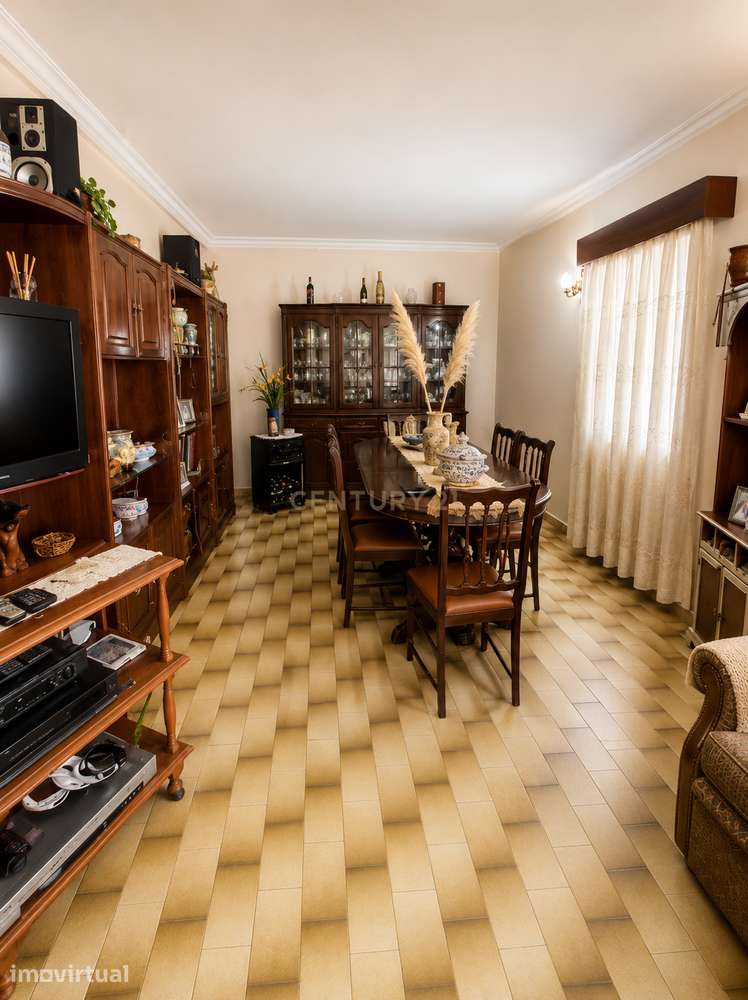Moradia térrea com jardim e sótão amplo, no Campo, Caldas da Rainha – - Grande imagem: 3/21