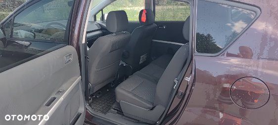 Toyota Corolla Verso 1.8 Prestige + 7os MM - 6