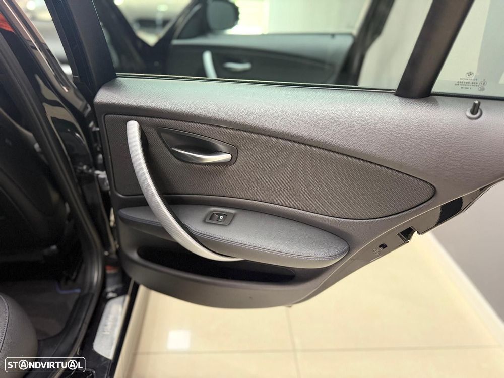 BMW 118 dA Pack M - 11