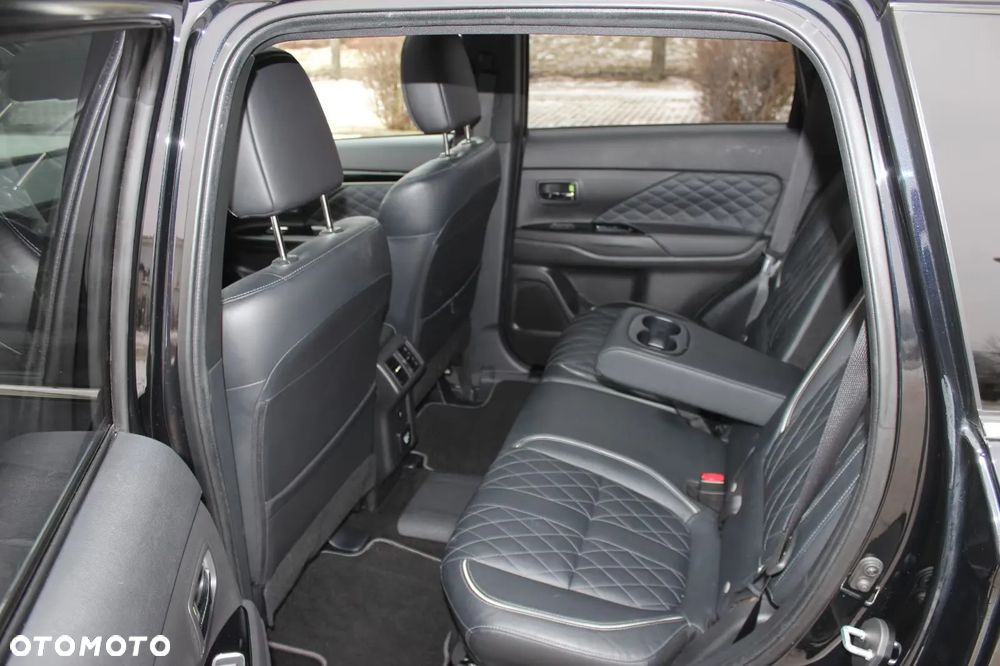 Mitsubishi Outlander 2.4 4WD Diamant+ - 16