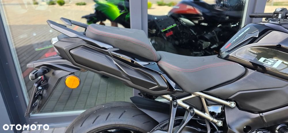 Suzuki GSX - 19