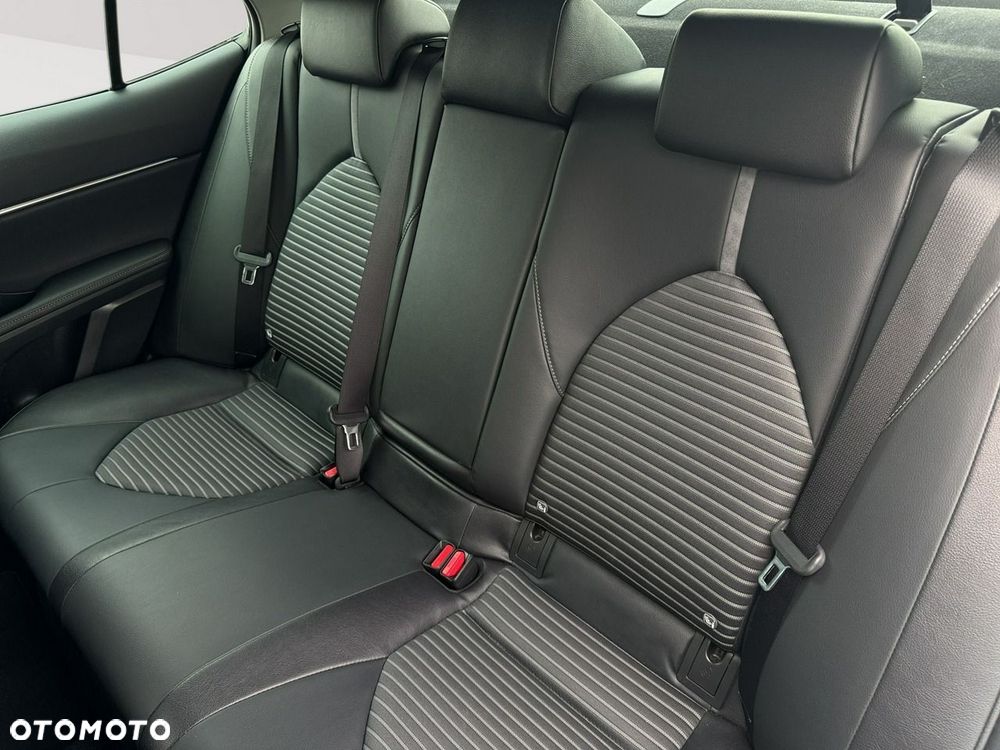 Toyota Camry - 25