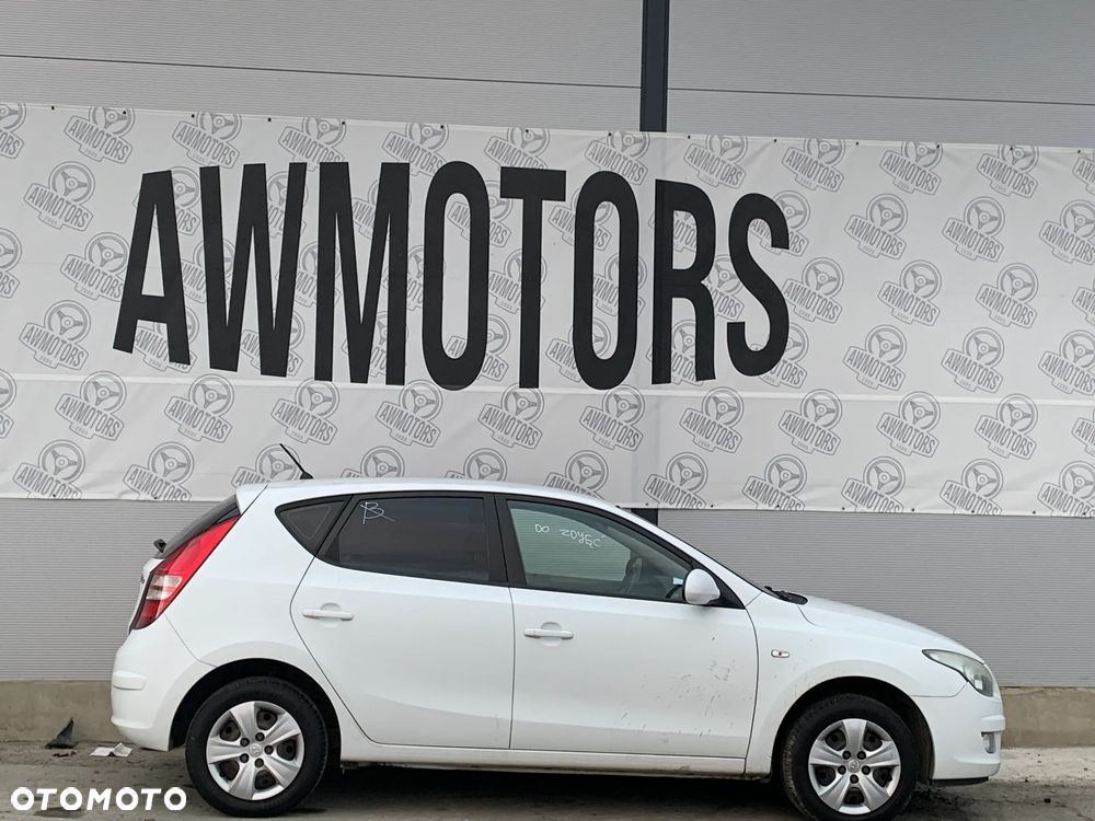 HYUNDAI I30 2009 *SAMOCHÓD NA CZĘŚCI* 3540 MASKA, LAMPA, DRZWI, LUSTERKO, ZDERZAK, GRILL, BŁOTNIK, KLAPA, BELKA, DESKA, FOTELE, KANAPA, ĆWIARTKA KIEROWNICA, TARCZE, ZACISKI, ZAWIESZENIE, KOMPLETNY PRZÓD, KOMPLETNY TYŁ, LICZNIK, ZEGARY, PRAWE LEWE PRZÓD TYŁ - 3