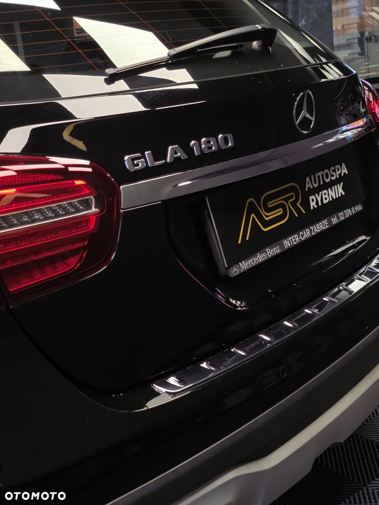 Mercedes-Benz GLA 180 7G-DCT - 5