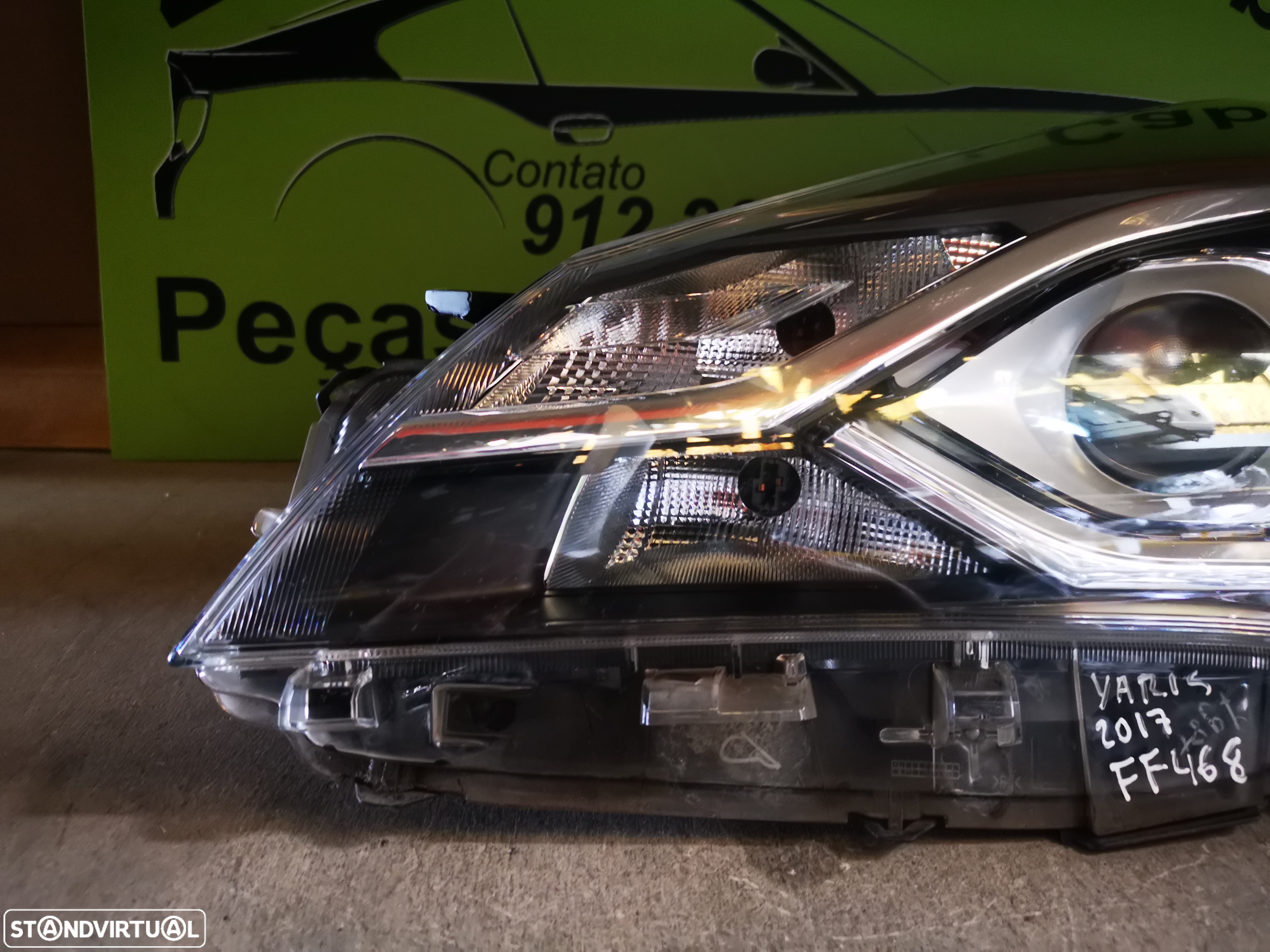 TOYOTA YARIS P13 FAROL ESQUERDO - FF468 - 2