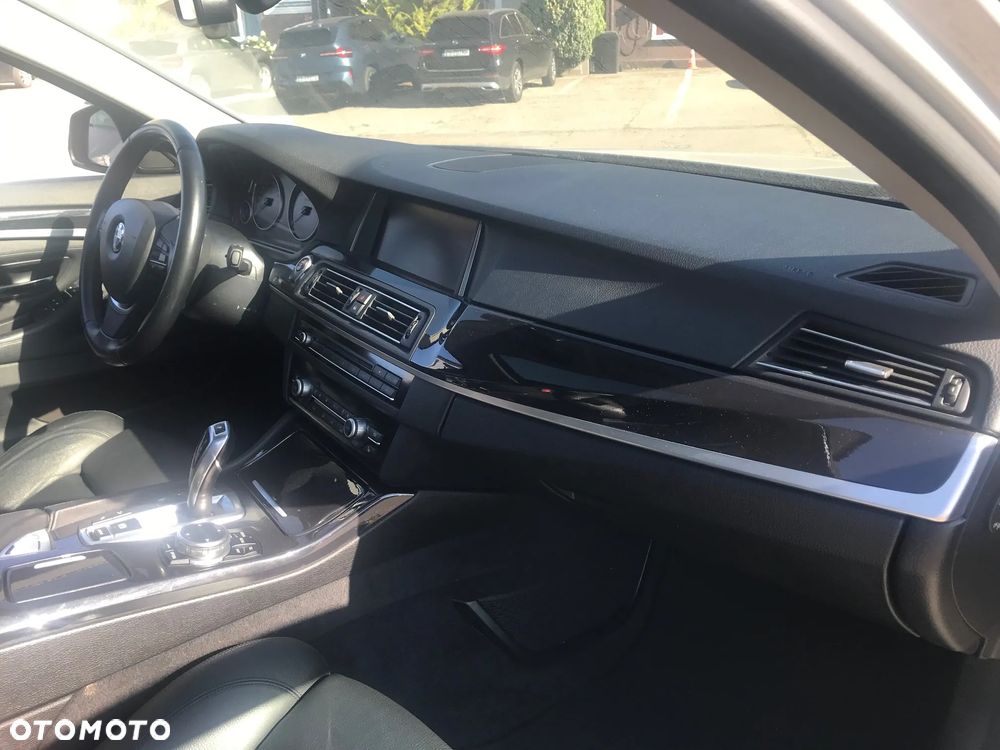 BMW Seria 5 530d xDrive Touring Sport-Aut Luxury Line - 16