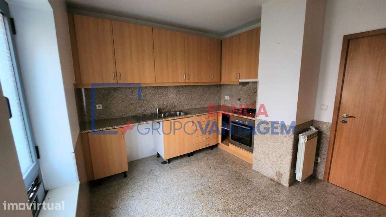 Apartamento T2+1 com 2 arrumos em Oliveira do Douro - Grande imagem: 3/6