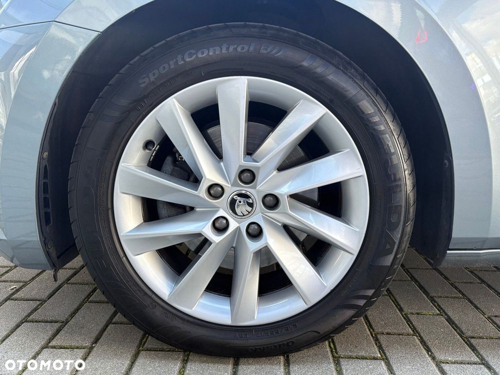 Skoda Superb 2.0 TDI SCR Ambition DSG - 9