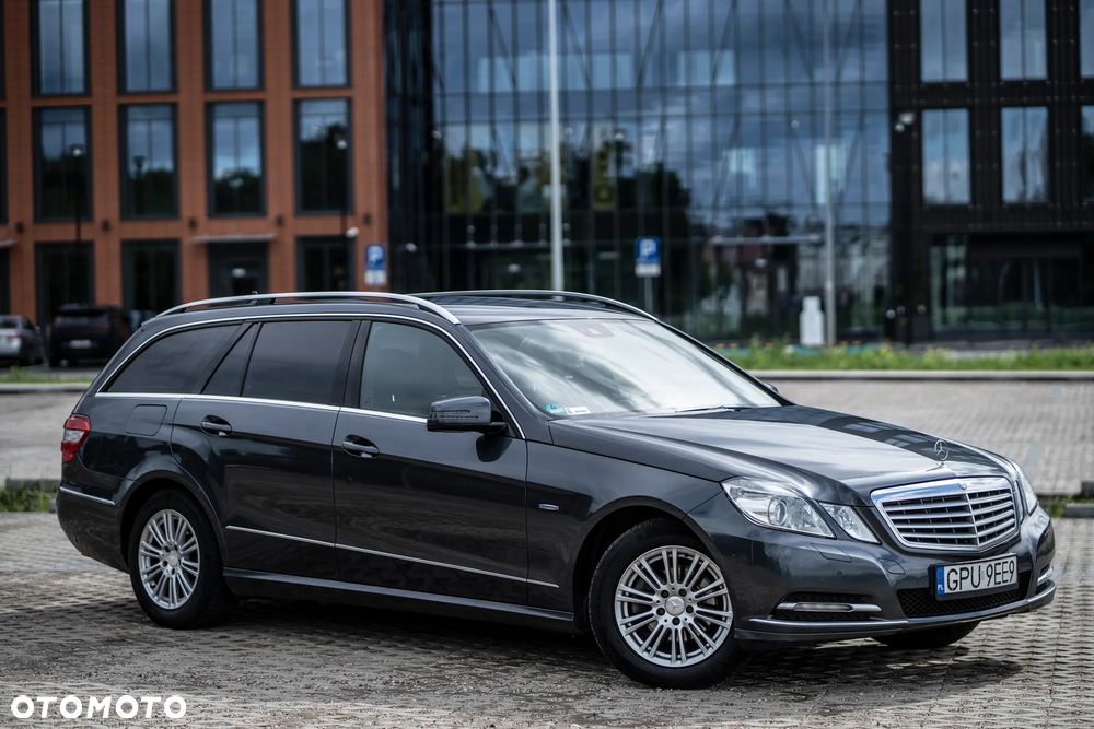 Mercedes-Benz Klasa E 220 CDI DPF BlueEFFICIENCY 7G-TRONIC Elegance - 25